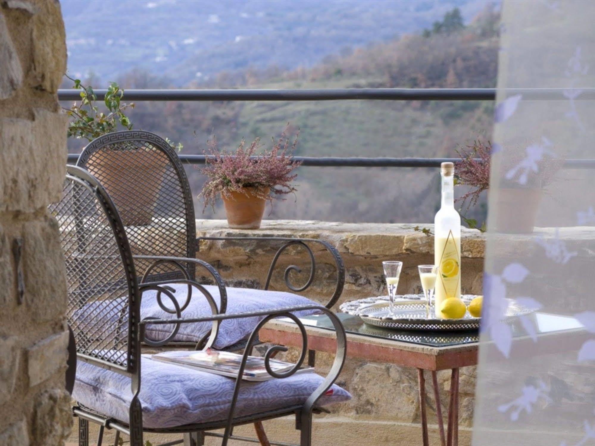 Hotel Podere Conti Filattiera Екстер'єр фото