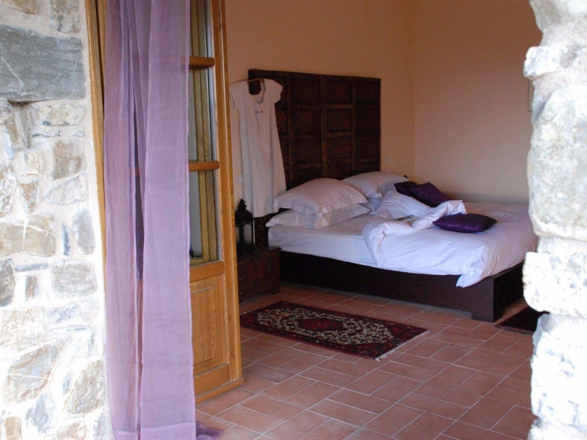 Hotel Podere Conti Filattiera Екстер'єр фото