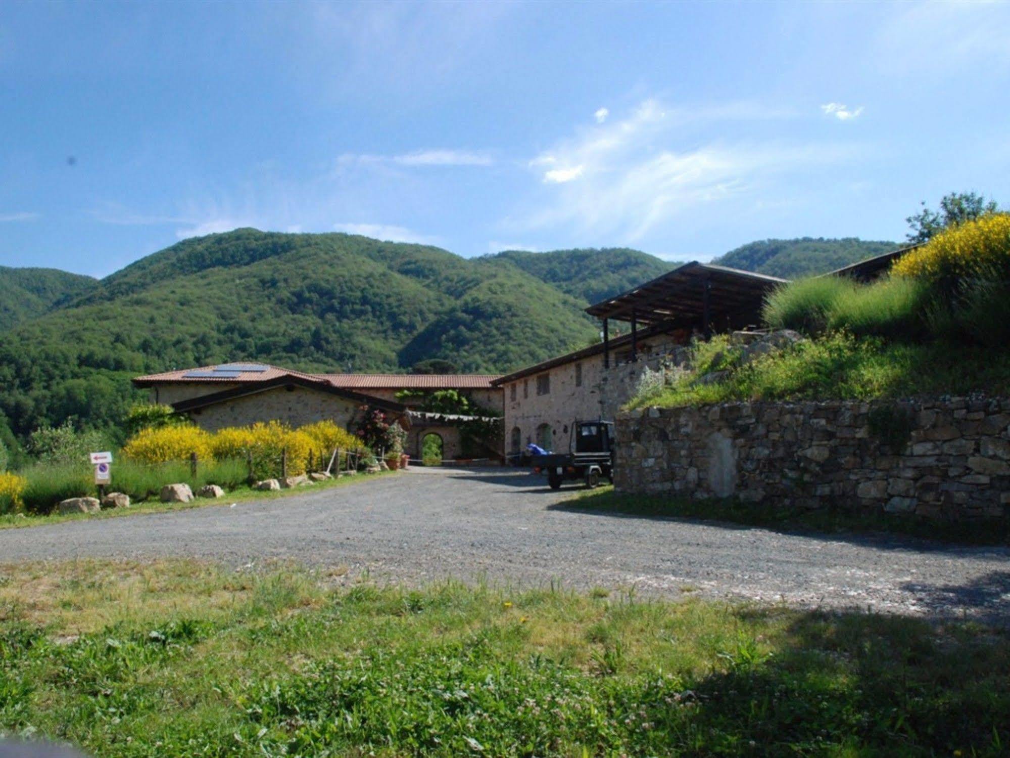 Hotel Podere Conti Filattiera Екстер'єр фото