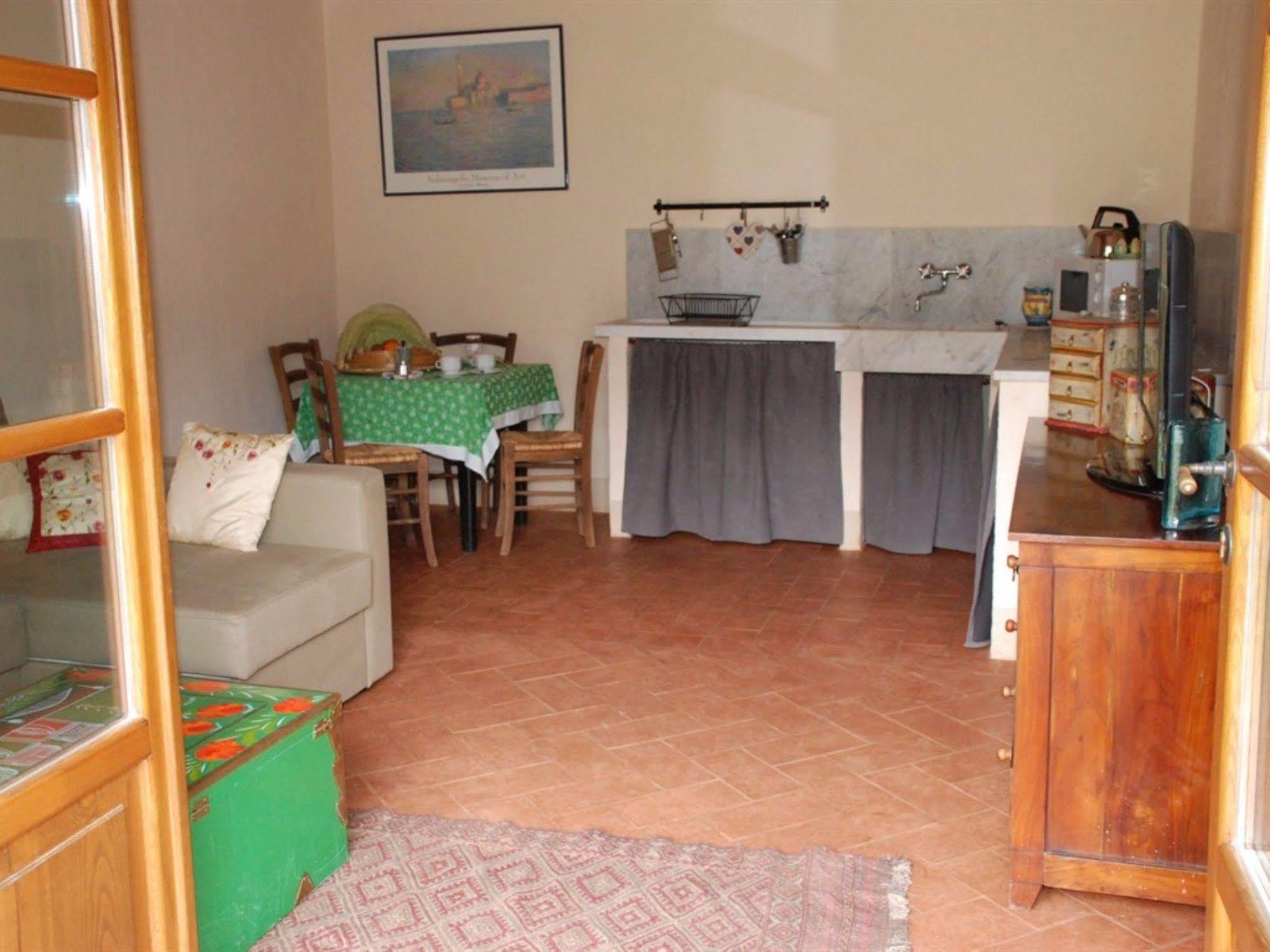 Hotel Podere Conti Filattiera Екстер'єр фото