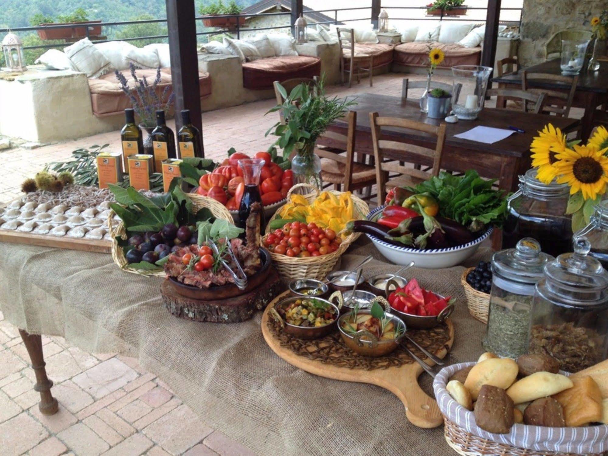 Hotel Podere Conti Filattiera Екстер'єр фото