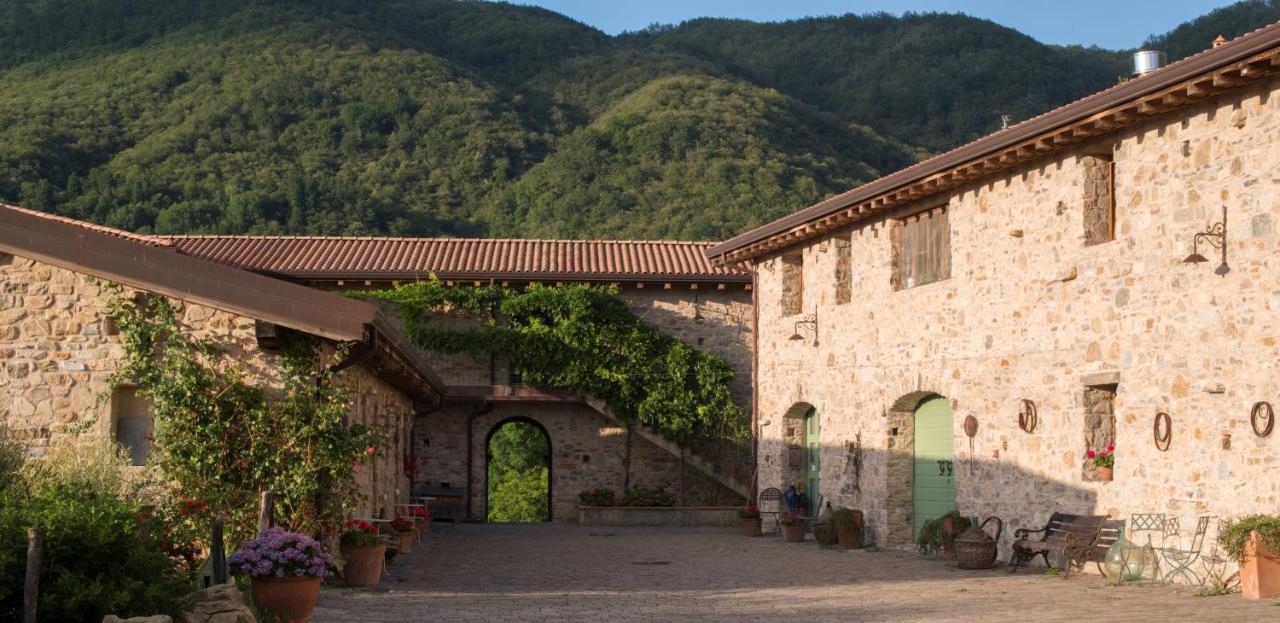 Hotel Podere Conti Filattiera Екстер'єр фото